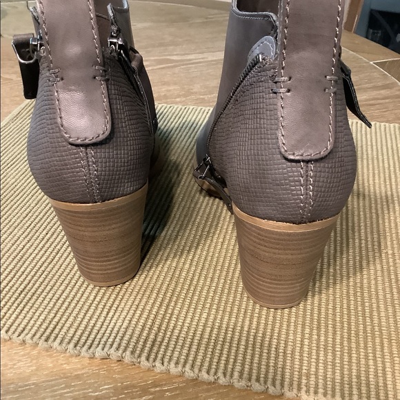 Lexi and Abbie Booties. Ladies Size 9 - Picture 5 of 5